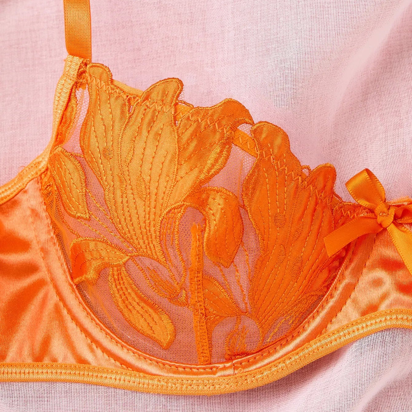 Sexy 2-Piece Floral Lace Lingerie Set - Underwire Bra & Garter Belt