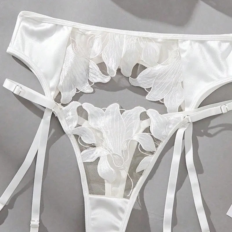 Sexy 3-Piece Floral Lace Lingerie Set - Underwire Bra & Garter Belt