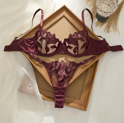 Sexy 2-Piece Floral Lace Lingerie Set - Underwire Bra & Garter Belt