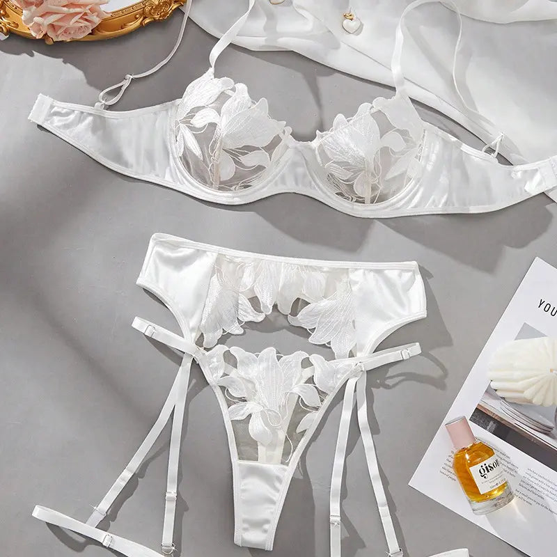 Sexy 3-Piece Floral Lace Lingerie Set - Underwire Bra & Garter Belt